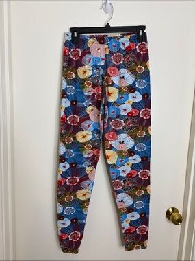 Agnes & Dora Floral Fan Print Leggings in Blue, Red, Yellow, Green NWOT
